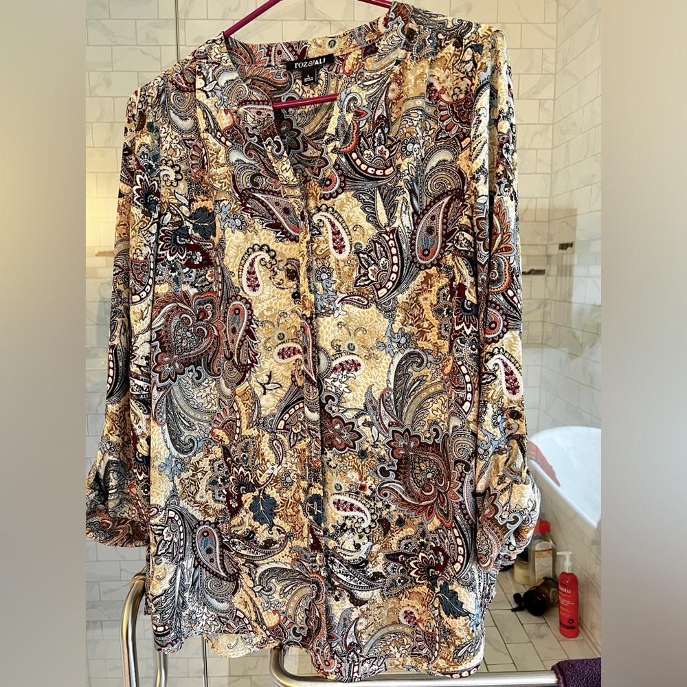 Roz and Ali blouse with tab sleeves